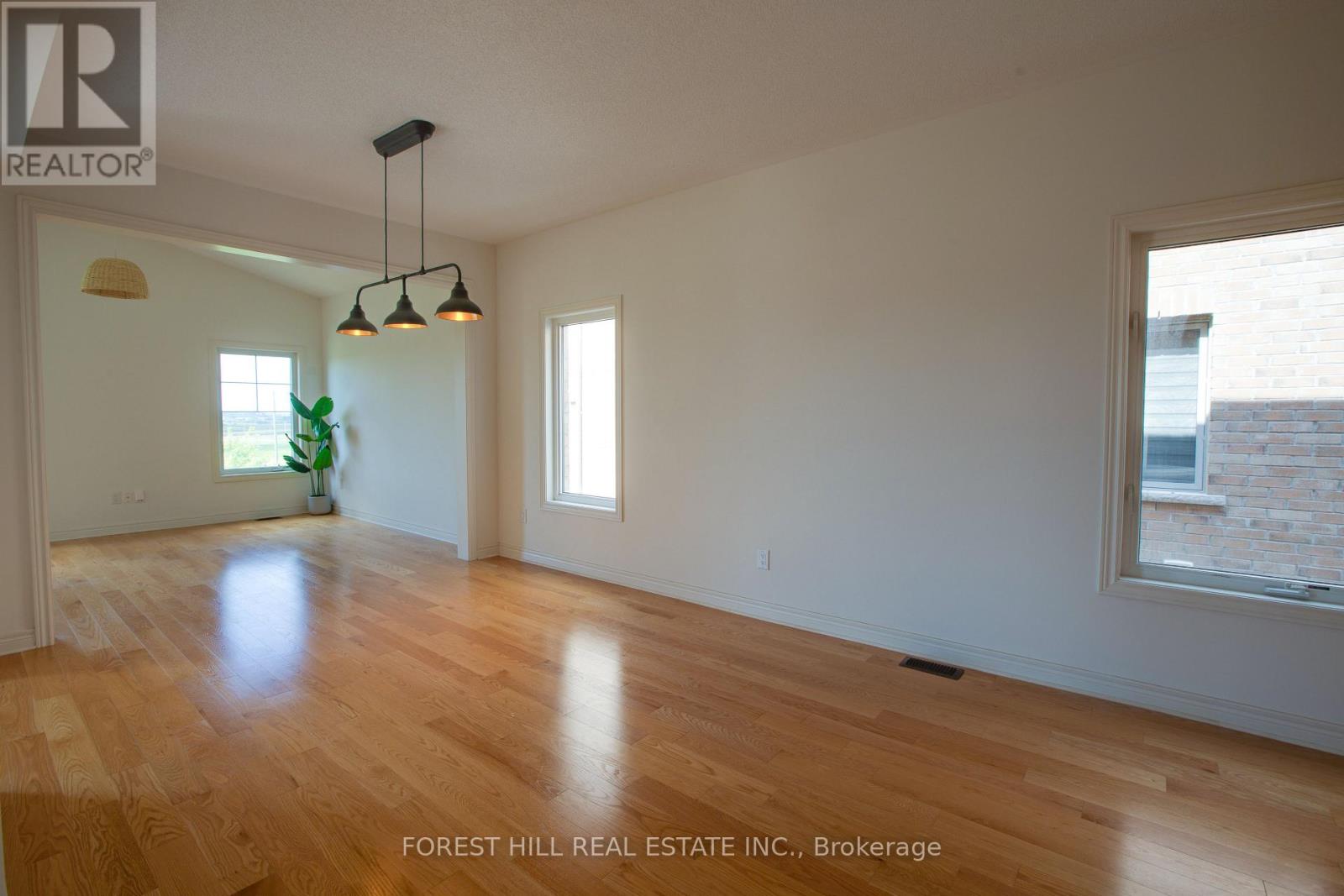 187 ARMSTRONG CRESCENT - 7