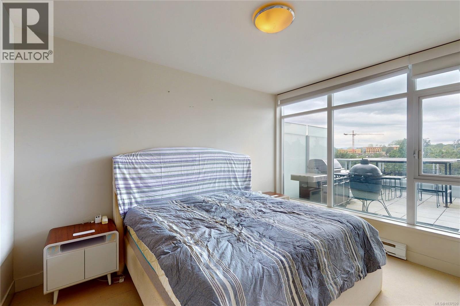 #PH2 365 Waterfront Cres - 16