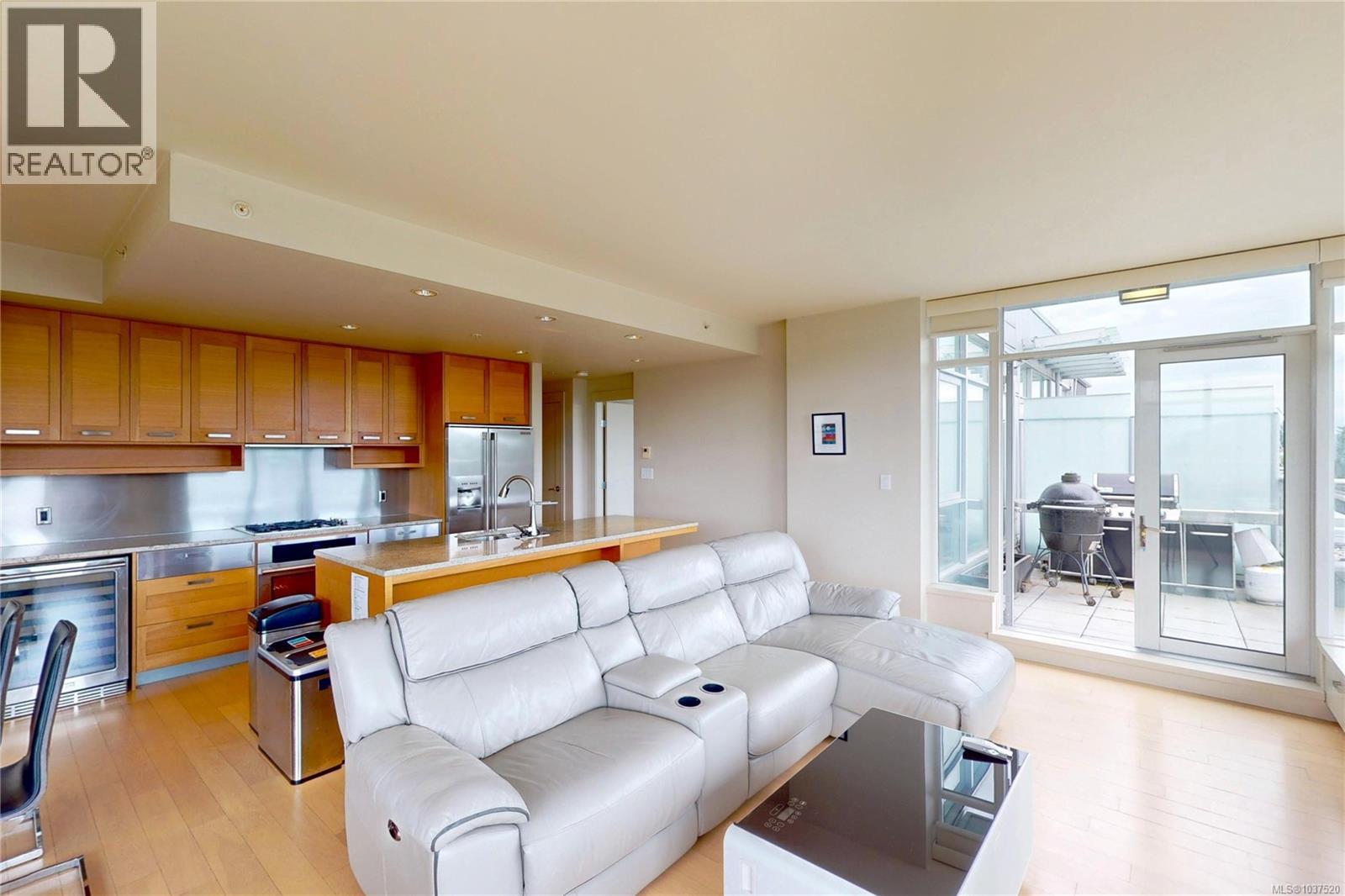 #PH2 365 Waterfront Cres - 7