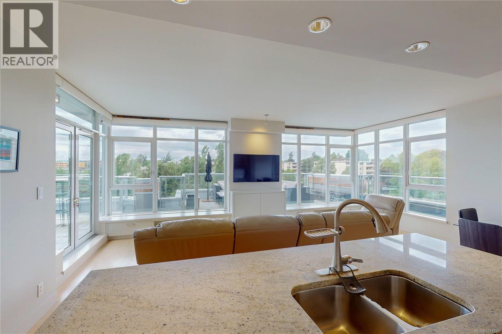 PH2 365 Waterfront Crescent, Victoria