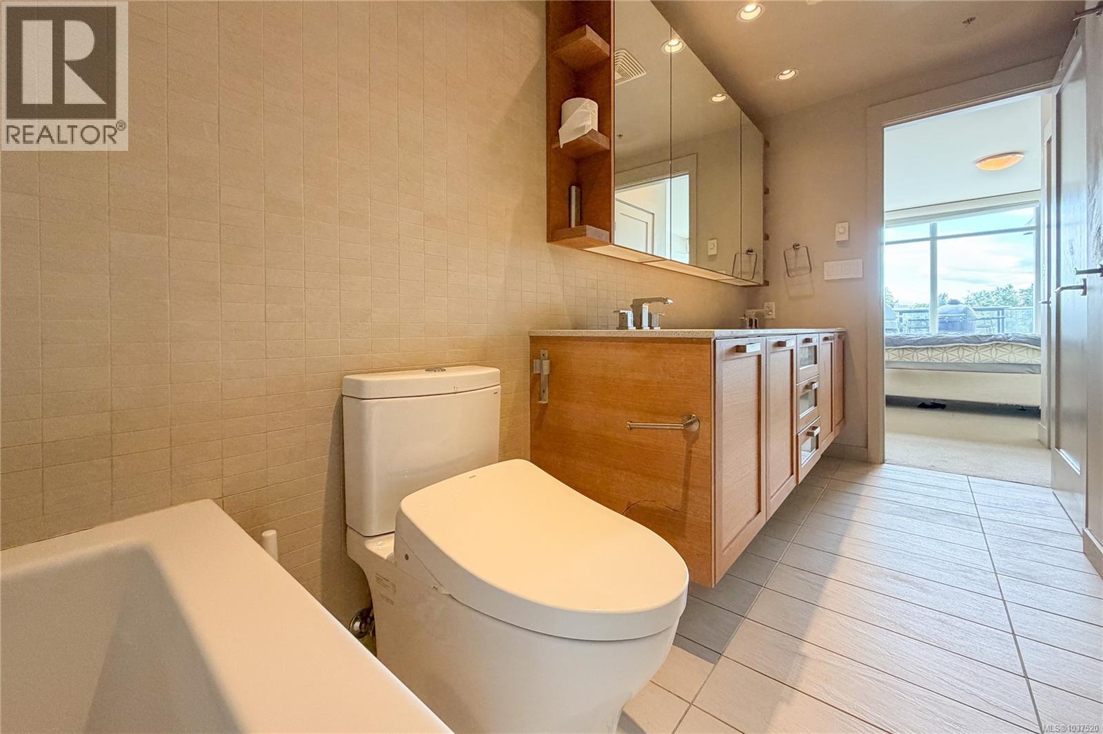 #PH2 365 Waterfront Cres - 19