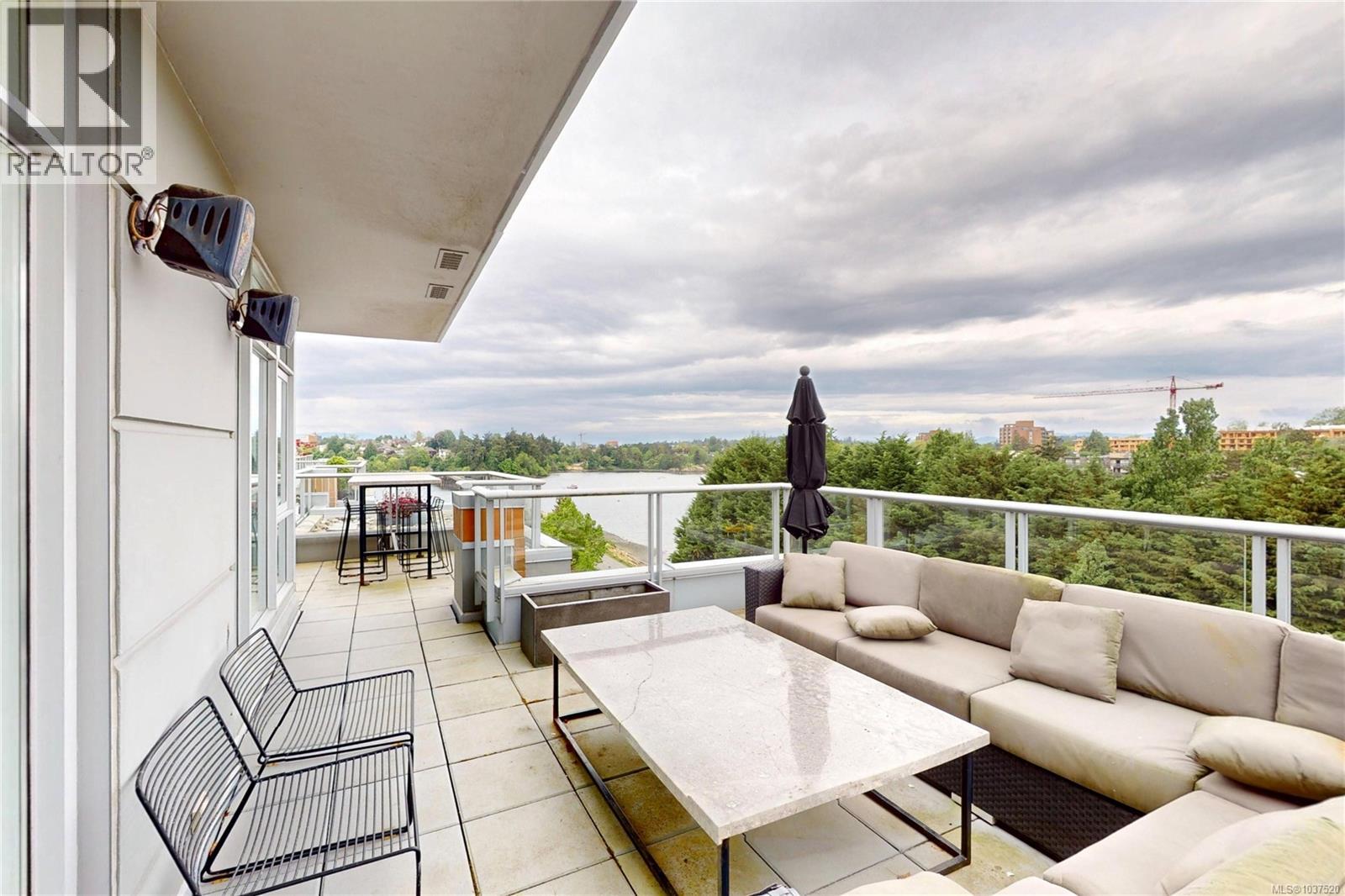 #PH2 365 Waterfront Cres - 38
