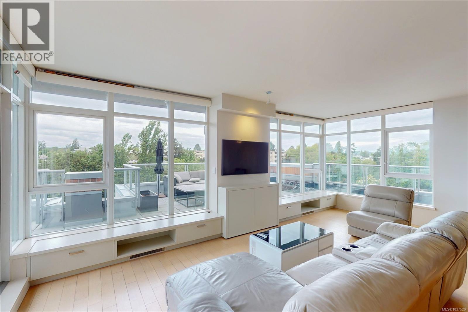 PH2 365 Waterfront Crescent, Victoria