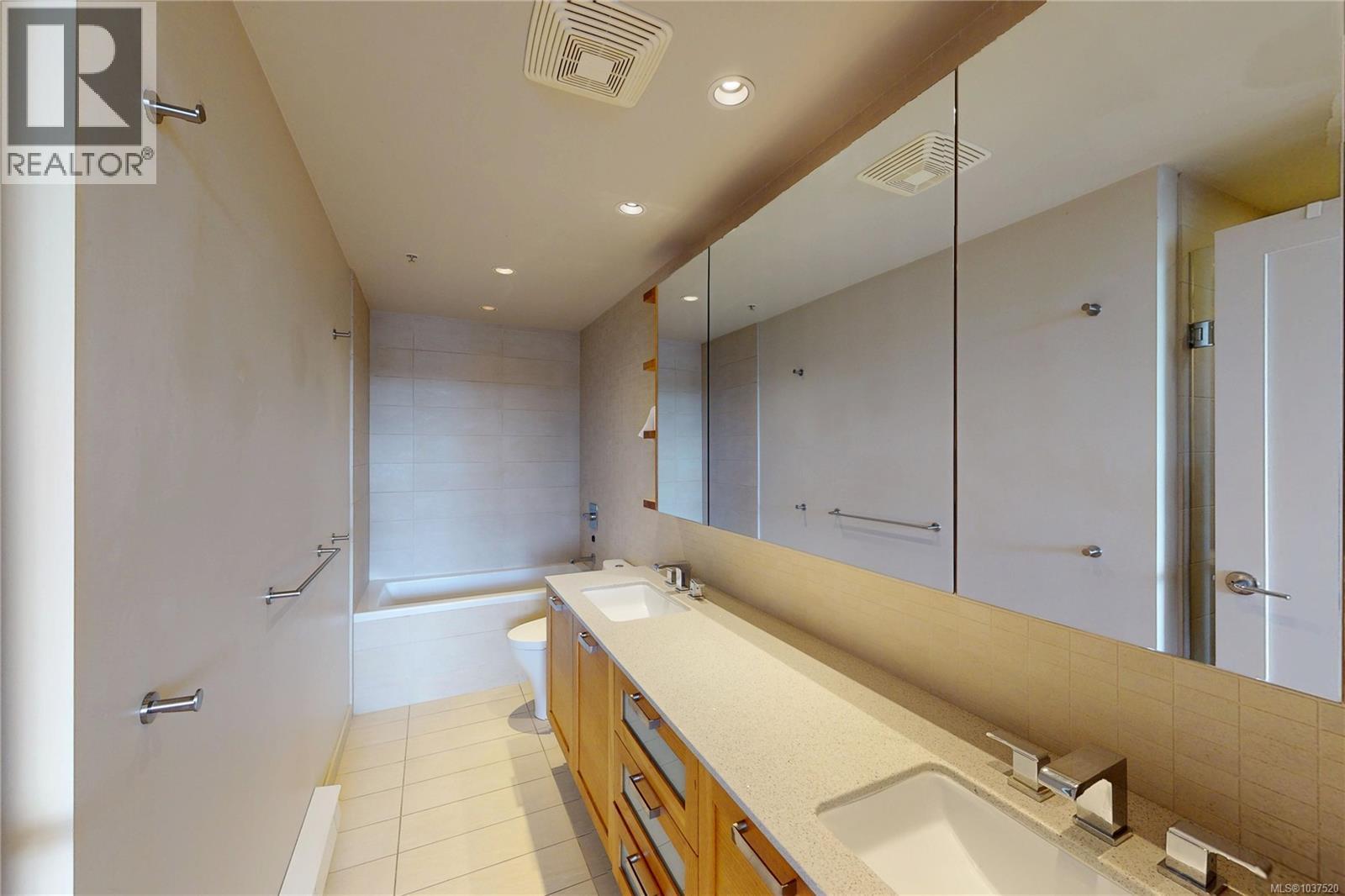 PH2 365 Waterfront Crescent, Victoria