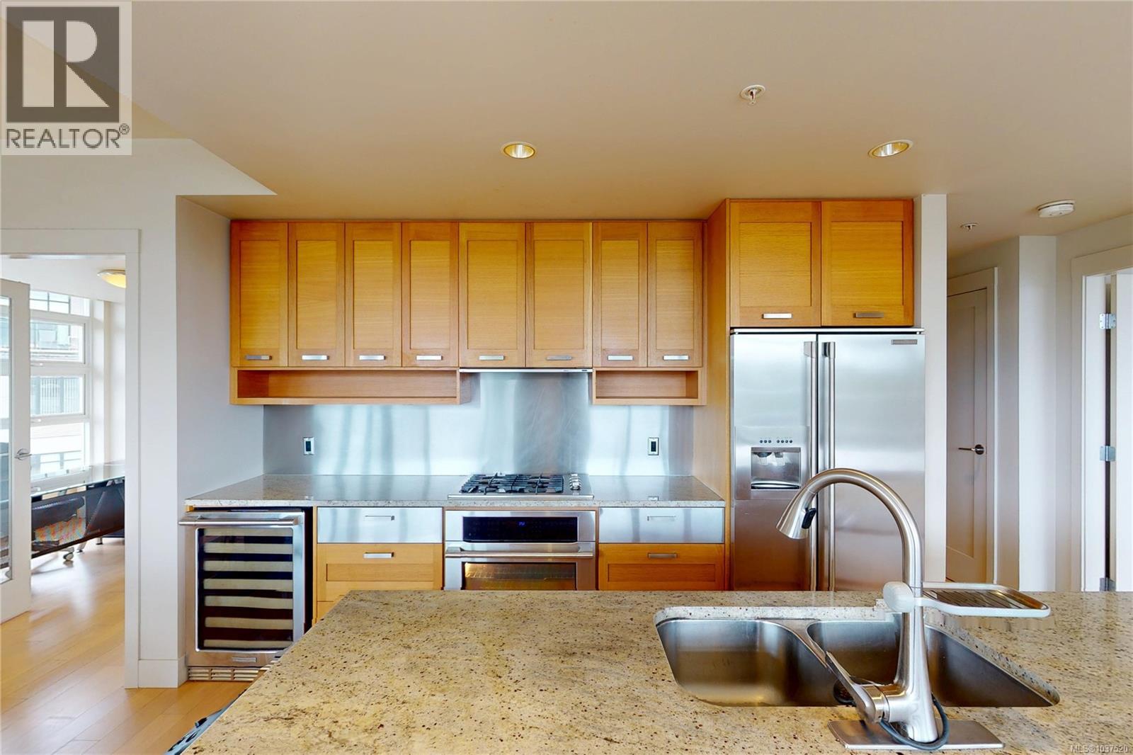 #PH2 365 Waterfront Cres - 10