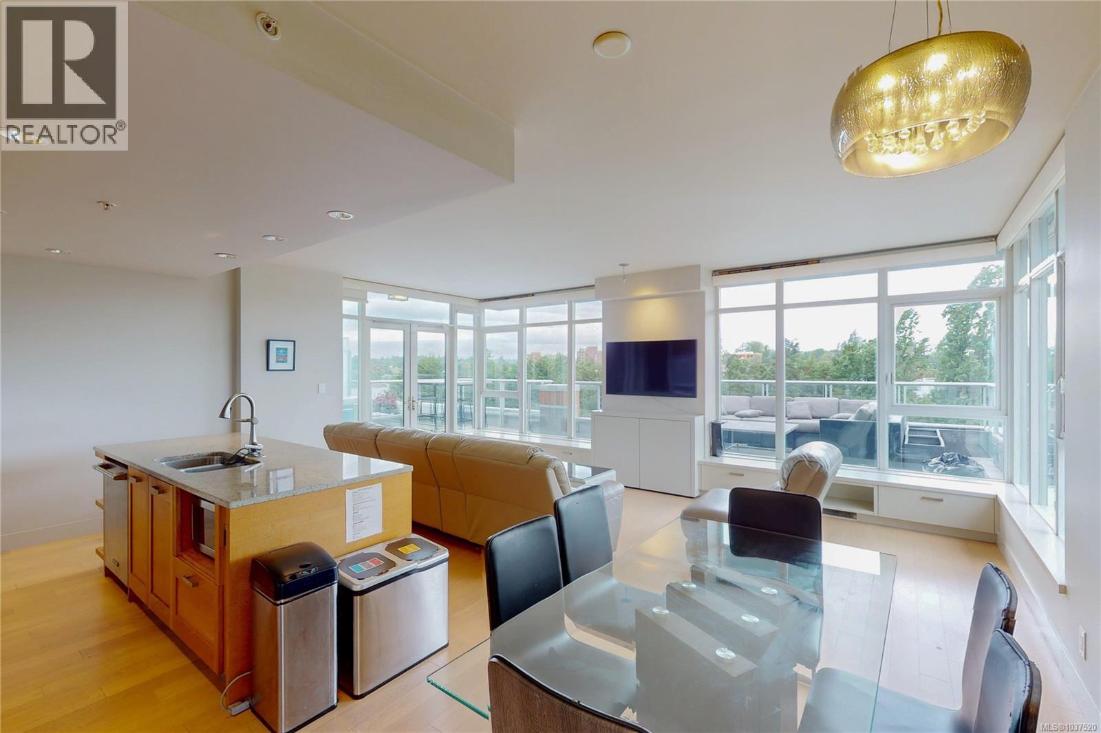 #PH2 365 Waterfront Cres - 11