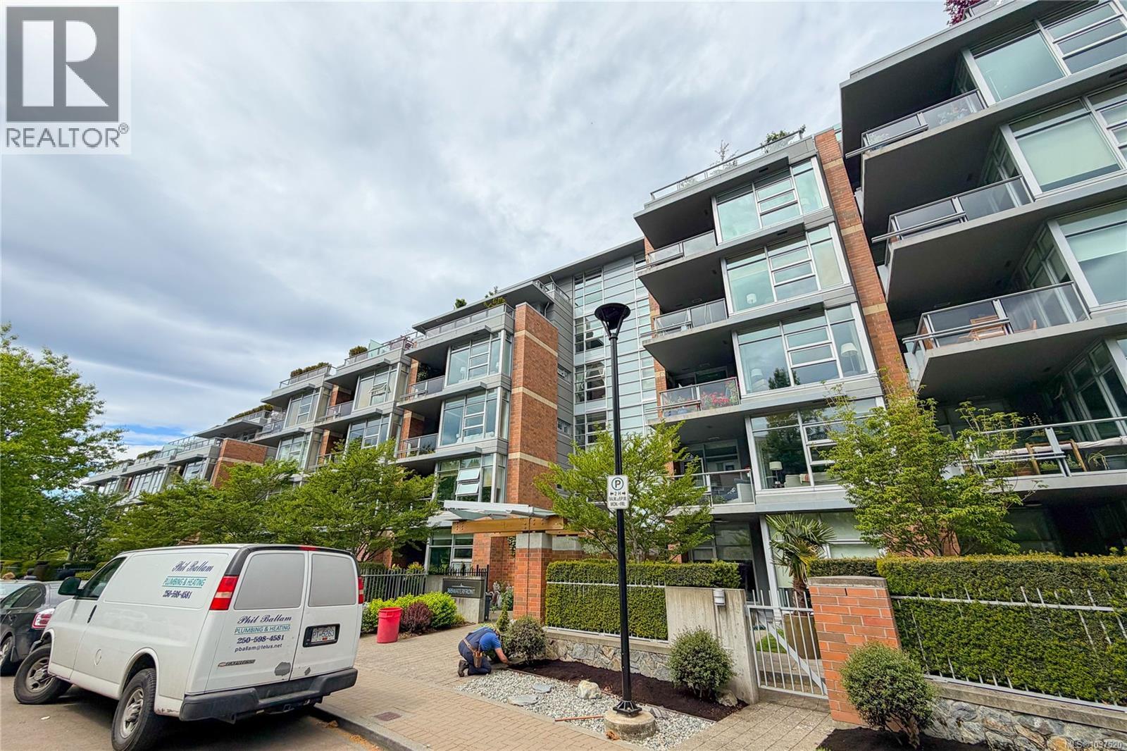 #PH2 365 Waterfront Cres - 45