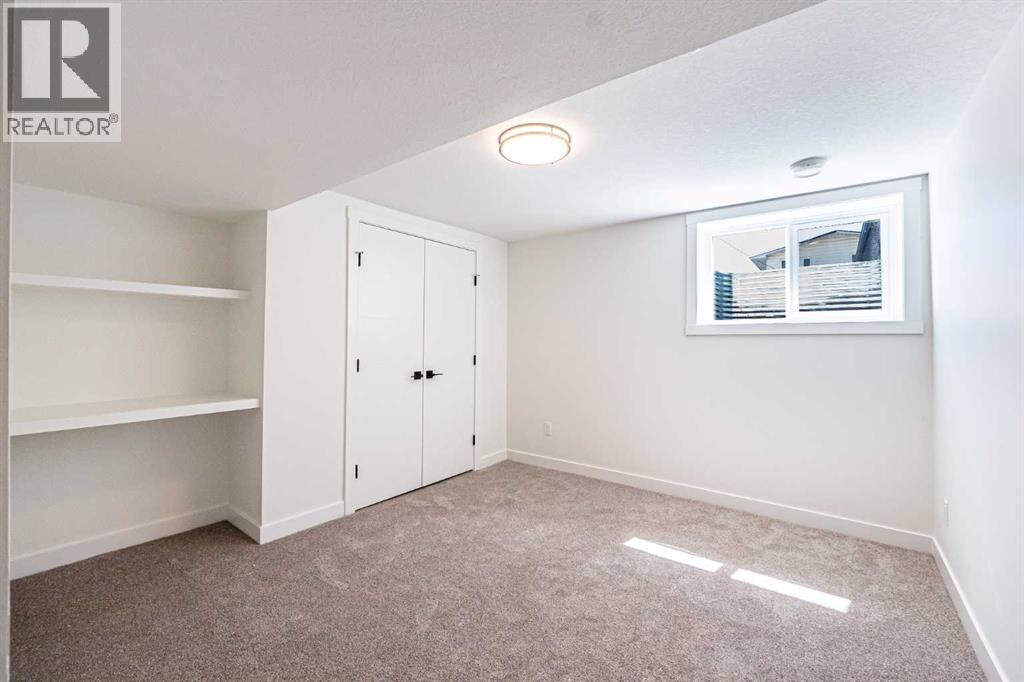 176 Huntchester Crescent NE - 38
