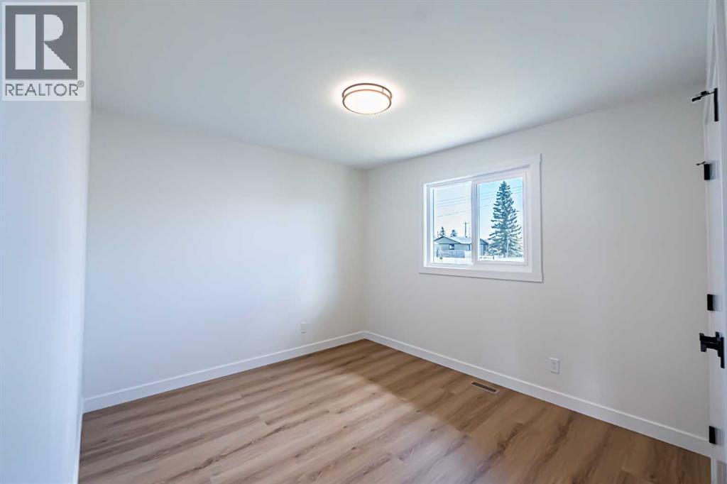 176 Huntchester Crescent NE - 25