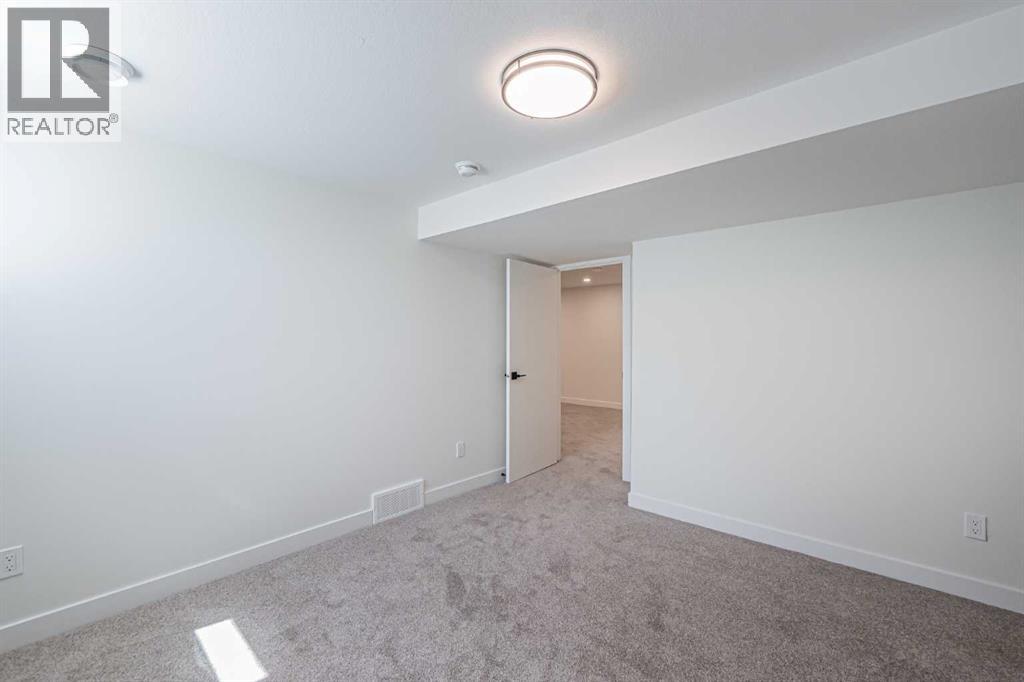 176 Huntchester Crescent NE - 40