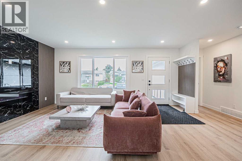 176 Huntchester Crescent NE - 9