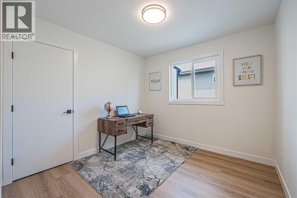 176 Huntchester Crescent NE - 24