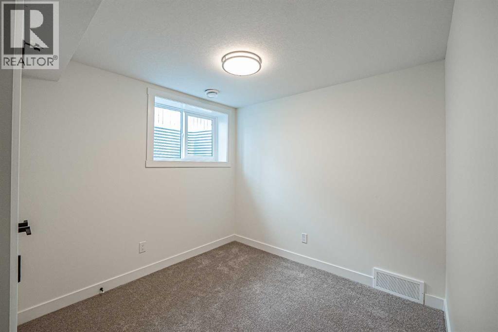 176 Huntchester Crescent NE - 36