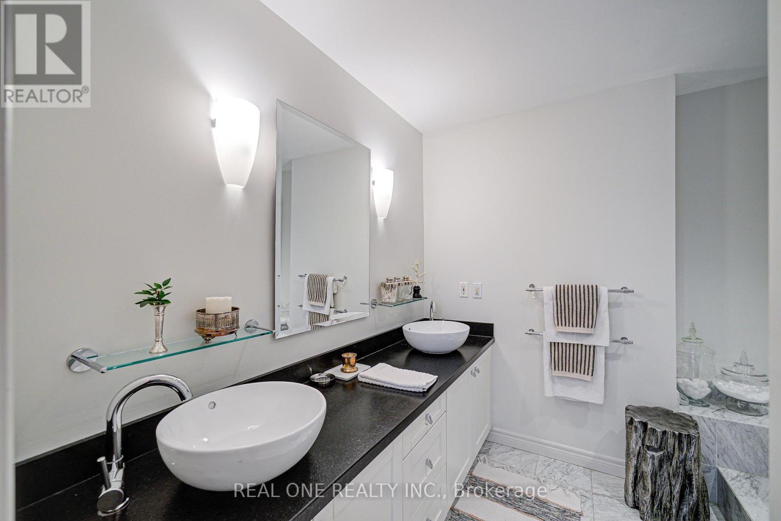 21 ALCAINE COURT - 34