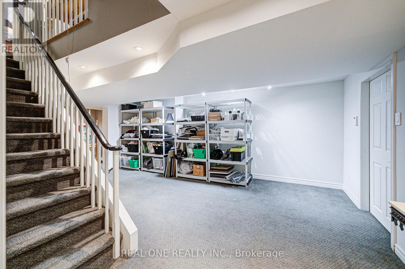 21 ALCAINE COURT - 35