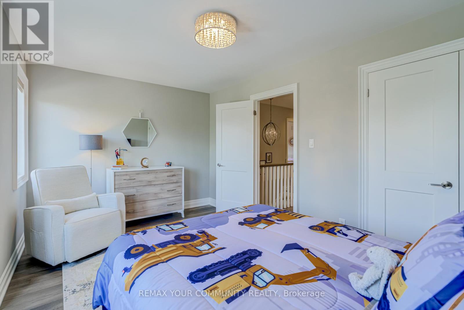 21 AMPARO DRIVE - 18