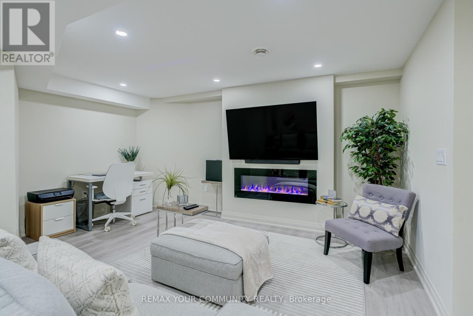 21 AMPARO DRIVE - 23