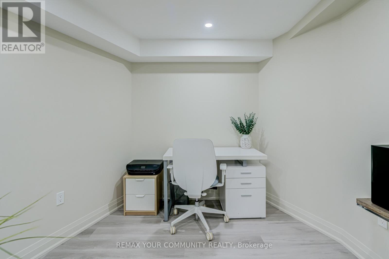 21 AMPARO DRIVE - 24