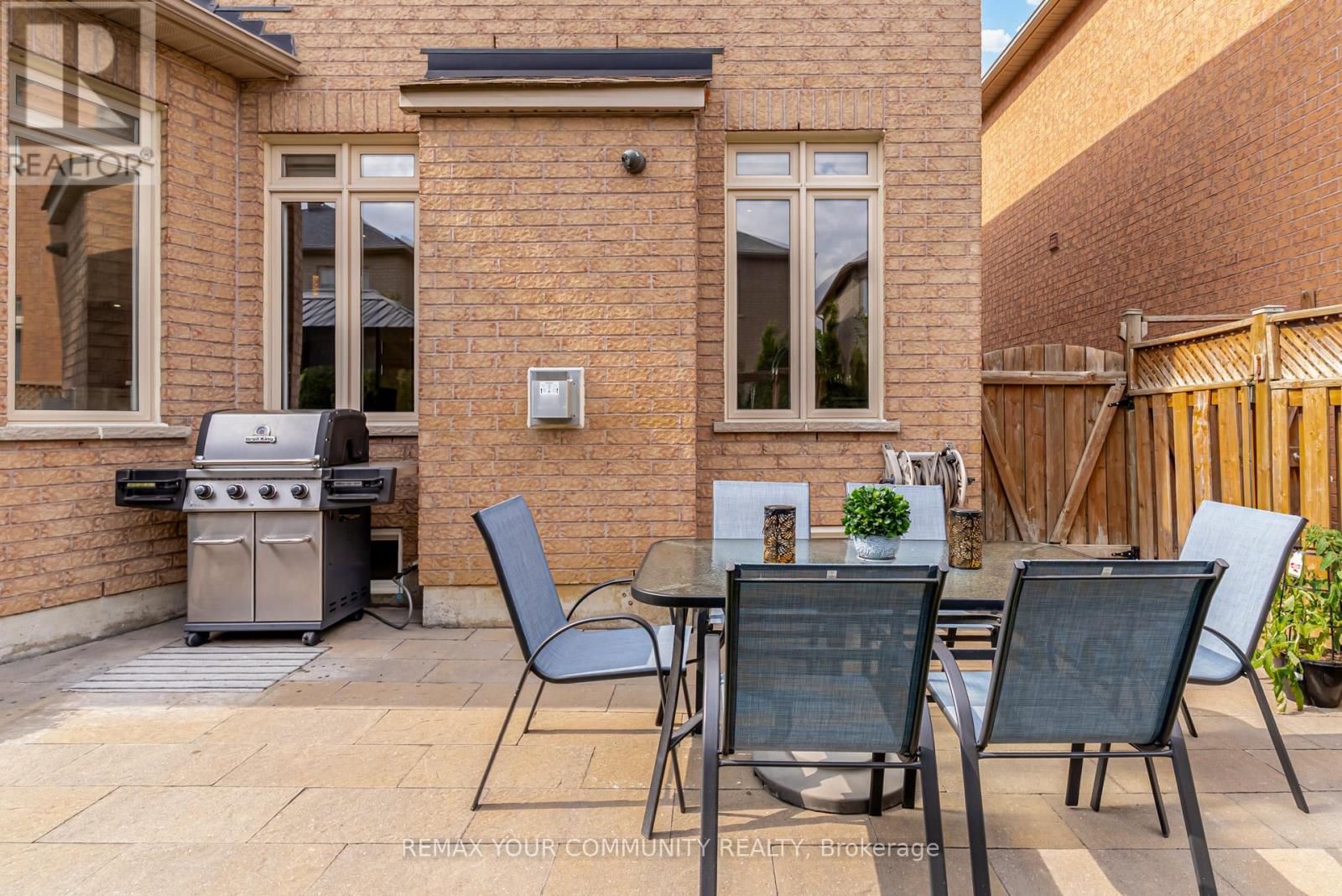 21 AMPARO DRIVE - 34