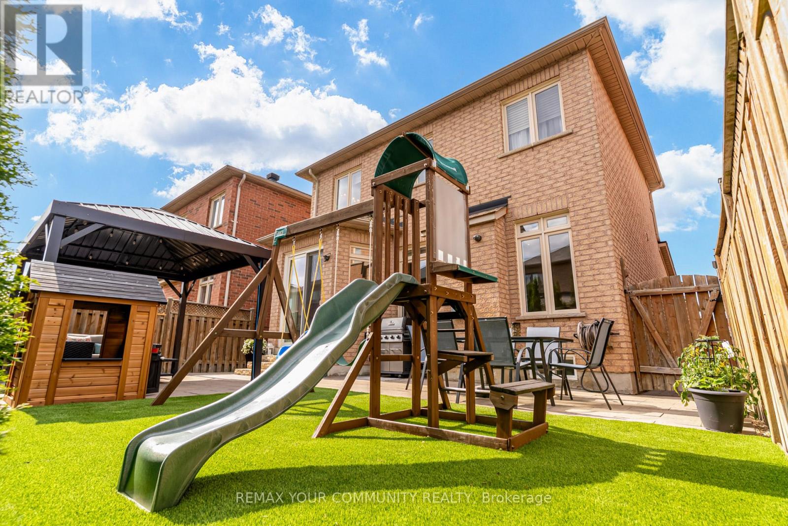 21 AMPARO DRIVE - 36