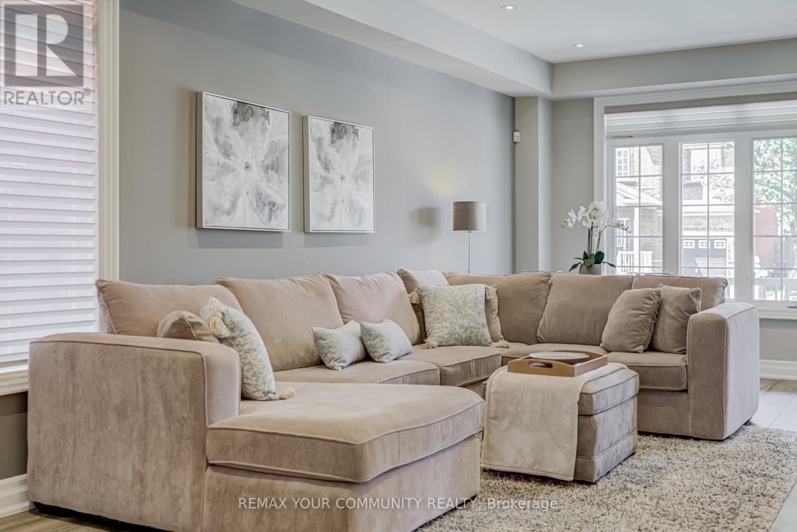 21 AMPARO DRIVE - 4