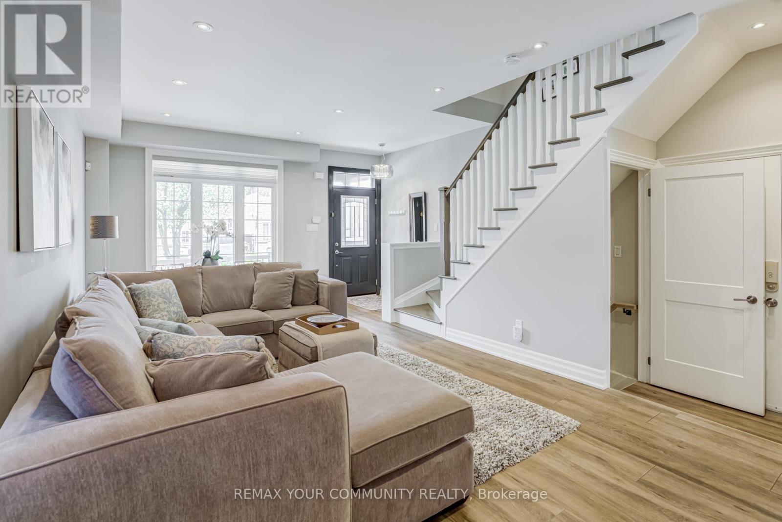 21 AMPARO DRIVE - 5