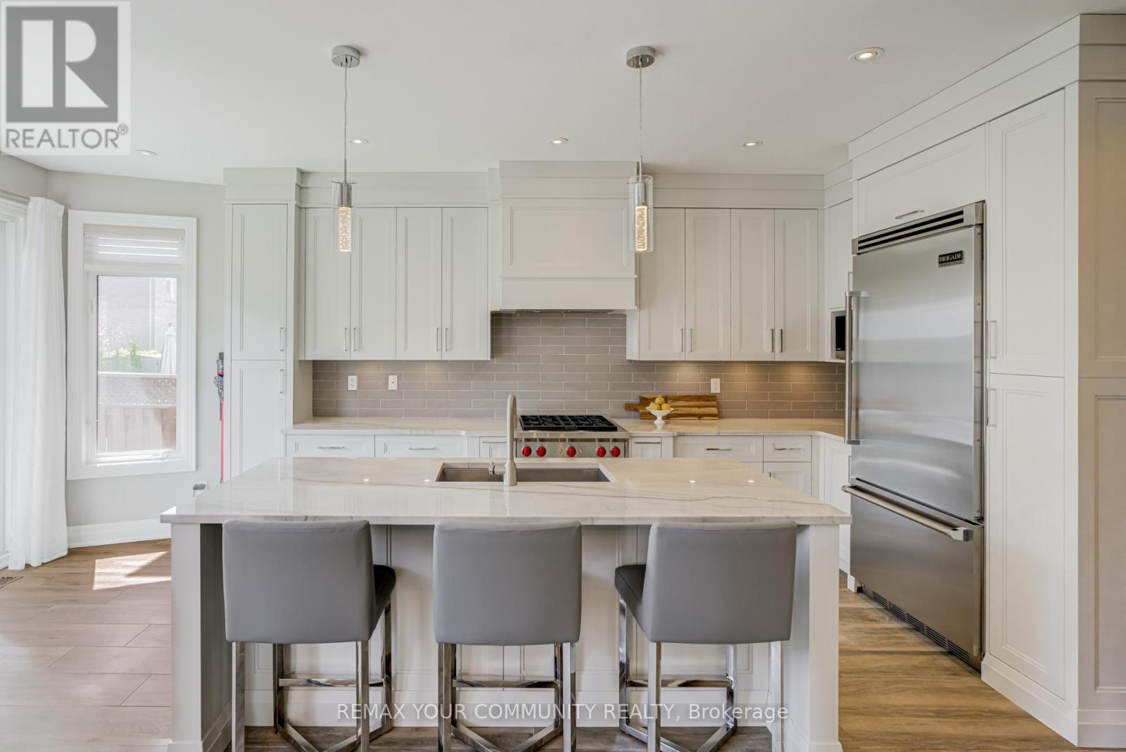 21 AMPARO DRIVE - 6