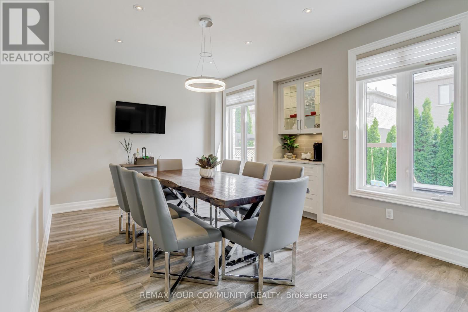 21 AMPARO DRIVE - 8