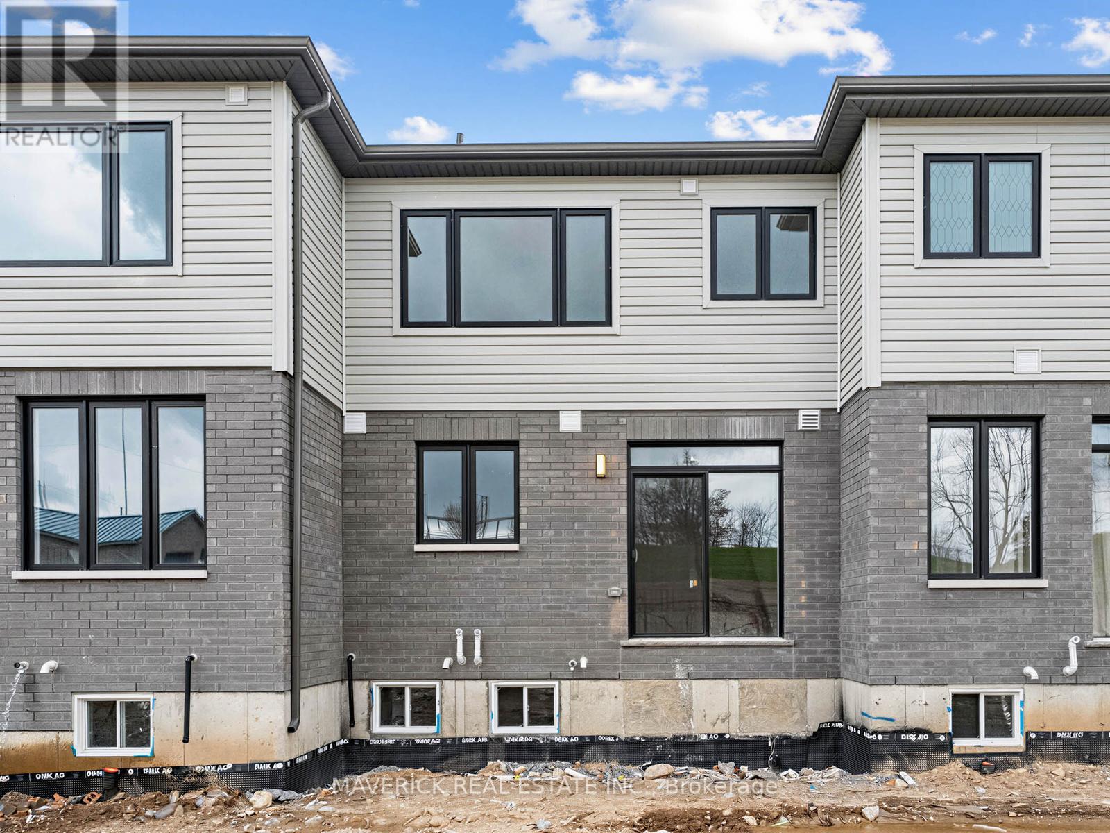 472 JACK WILFORD WAY - 35