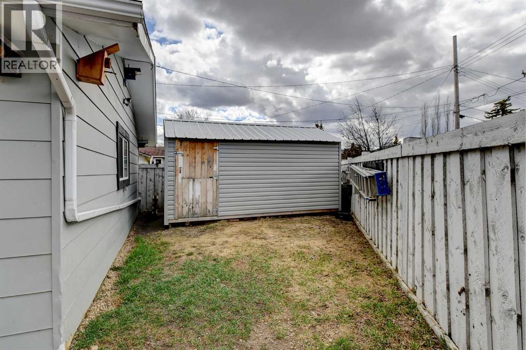 11214 92B Street - 32