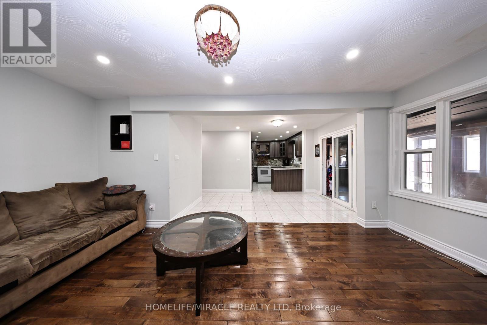 35 KIRK DRIVE - 13