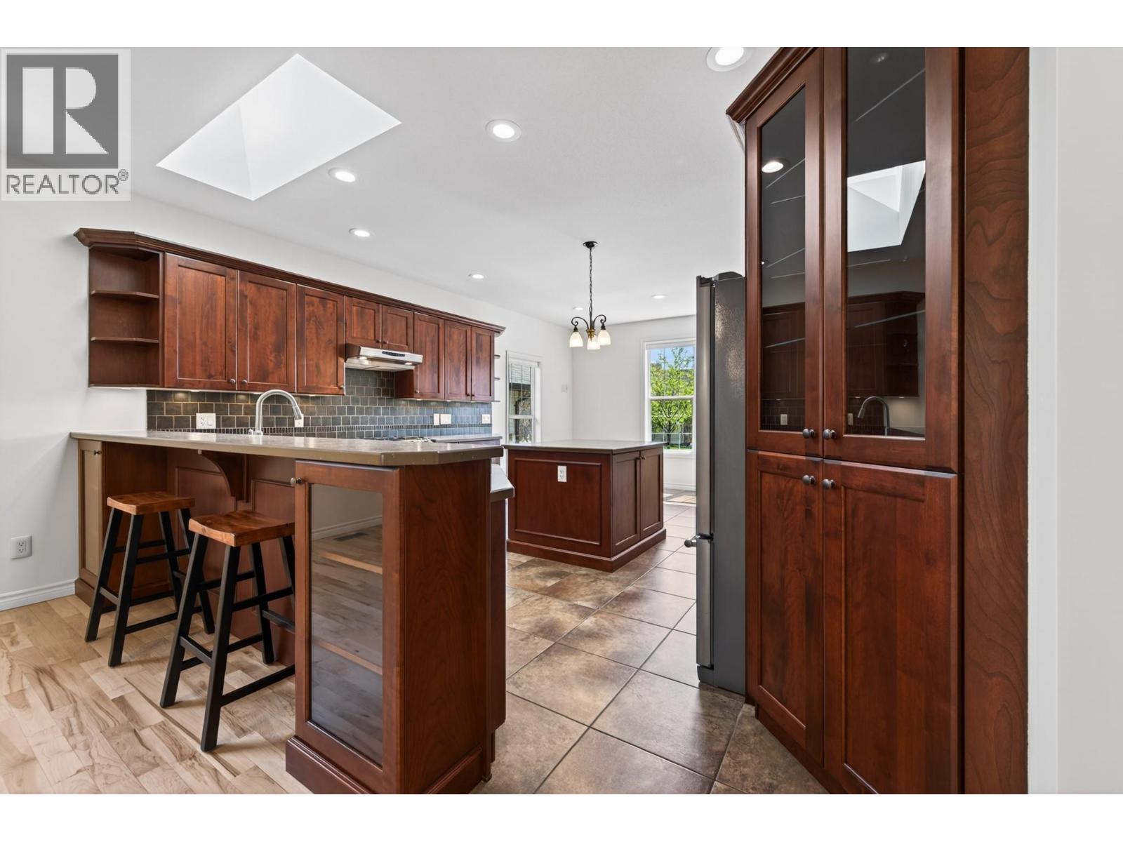 606 Stoneridge Lane - 4