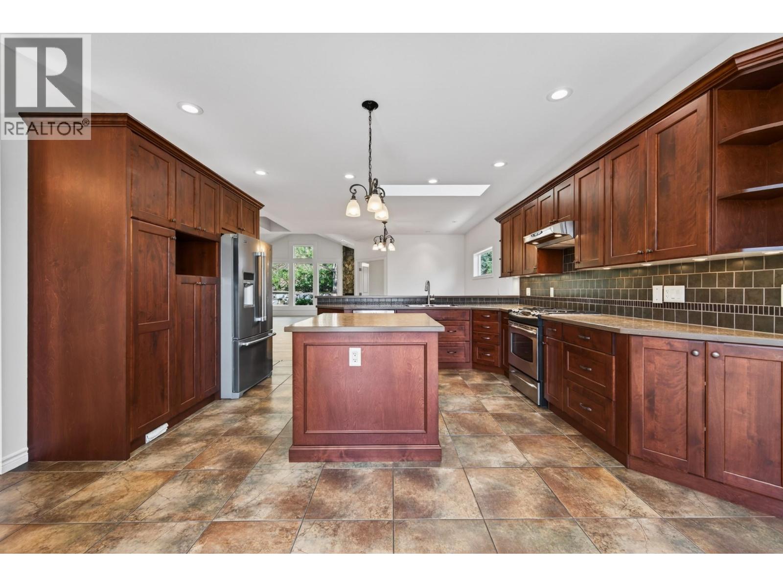 606 Stoneridge Lane - 10