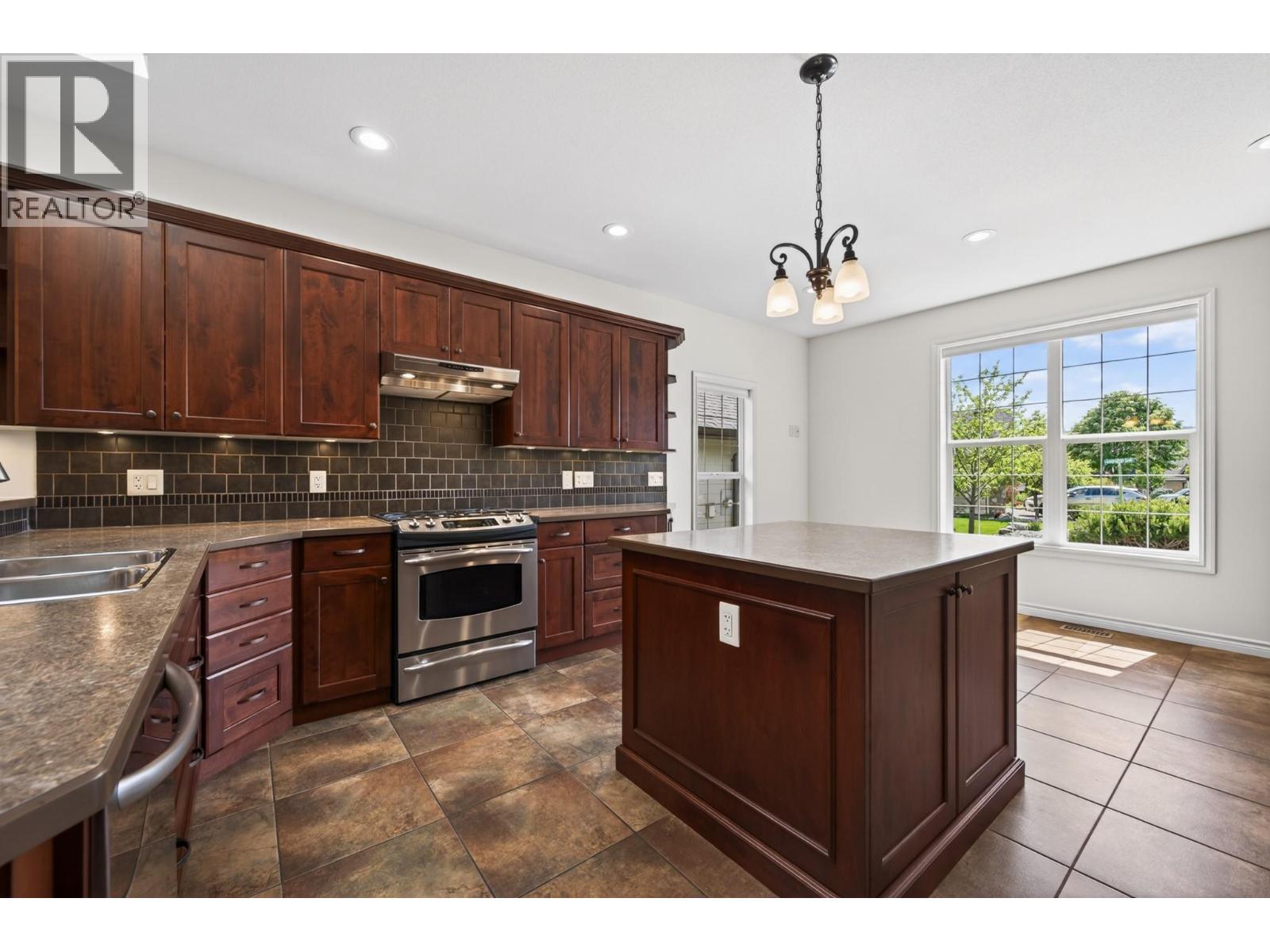 606 Stoneridge Lane - 9