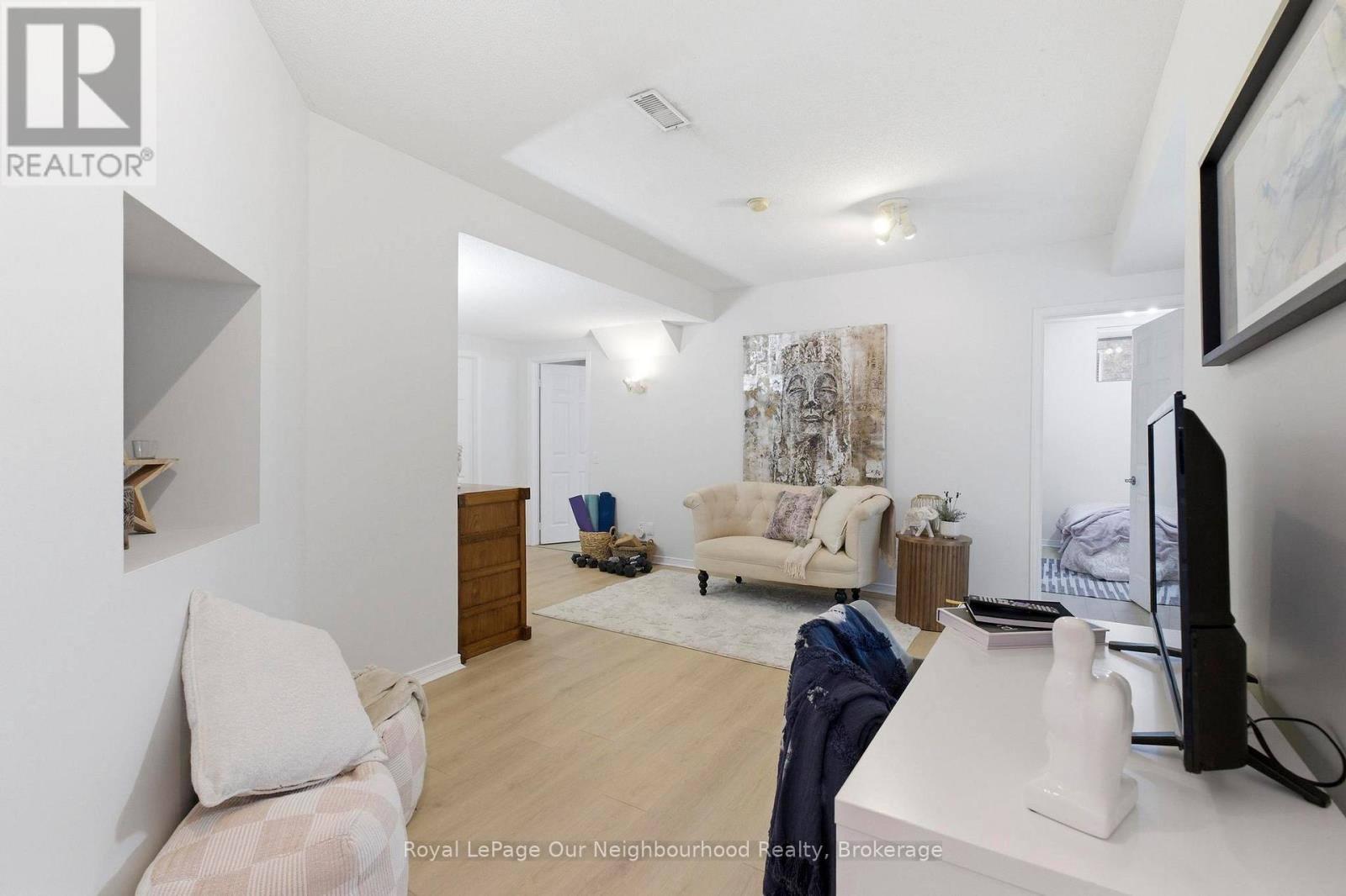 105 PARNELL CRESCENT - 27