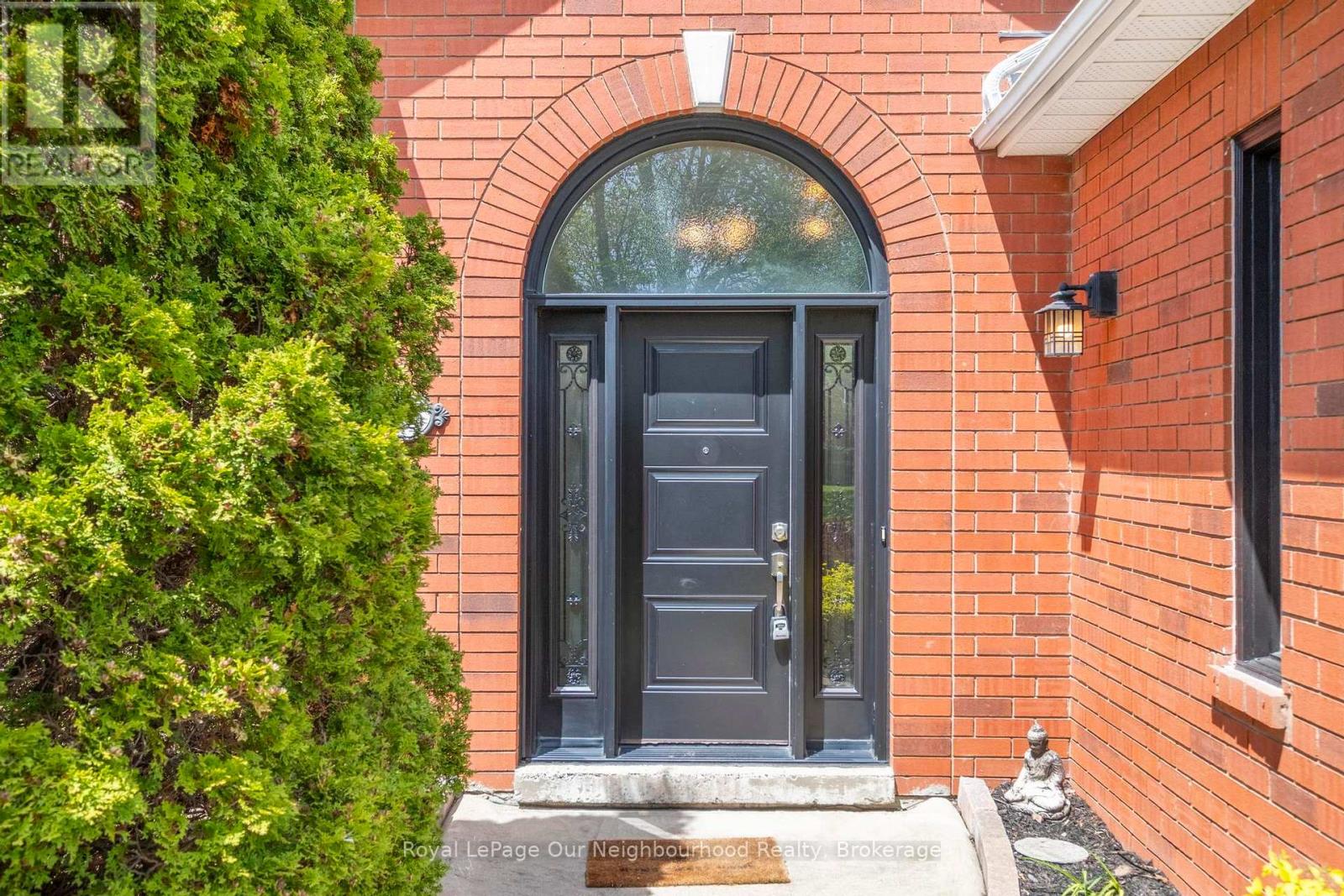 105 PARNELL CRESCENT - Image 3