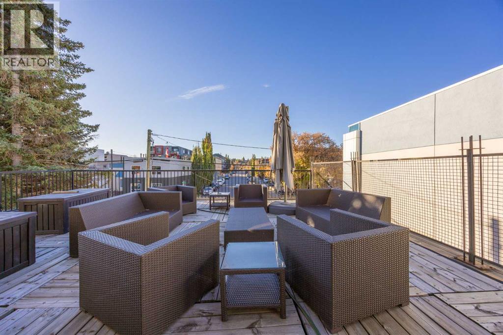 1742 10 Avenue SW — photo 28