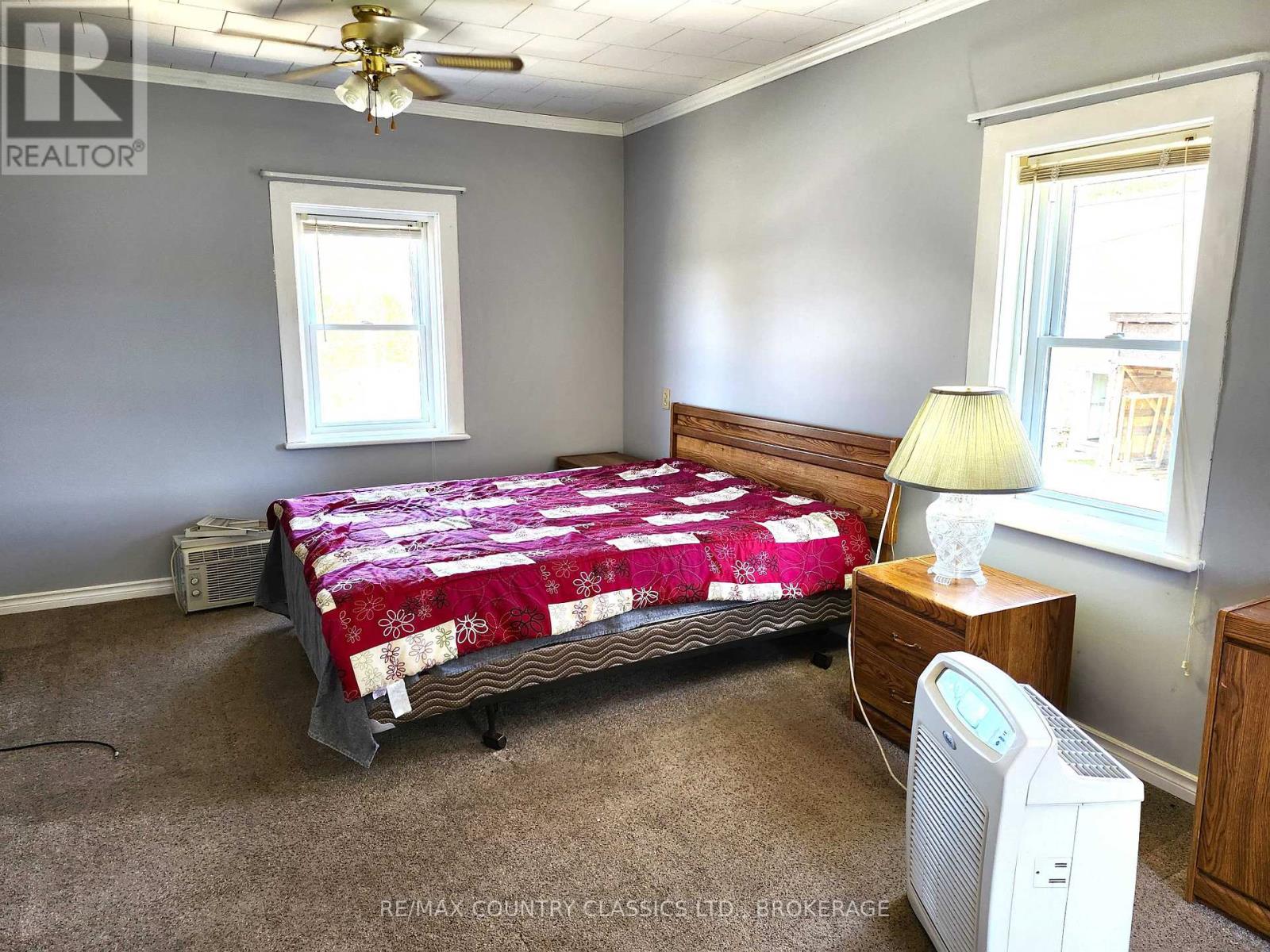 11 CENTRAL STREET S - 17