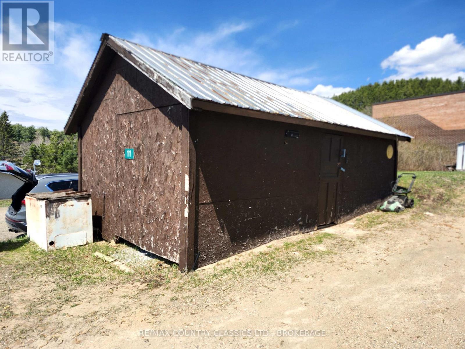 11 CENTRAL STREET S - 26