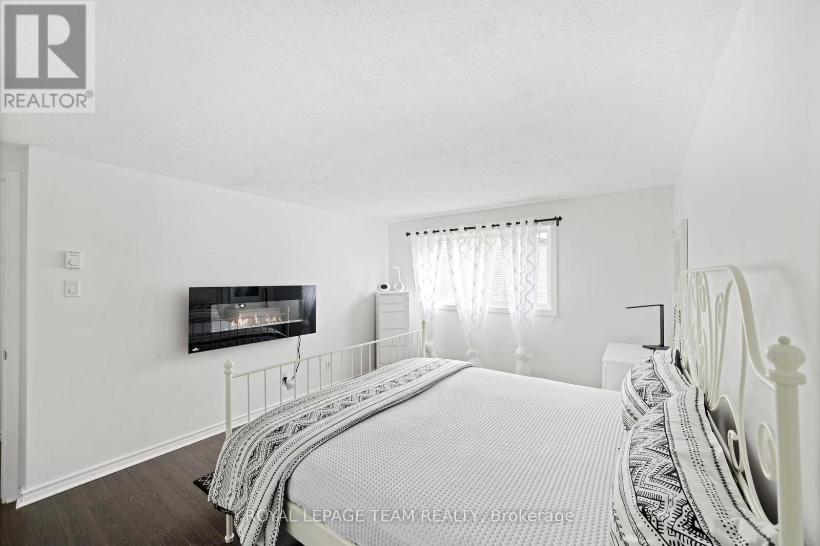 41C FORESTER CRESCENT - 13
