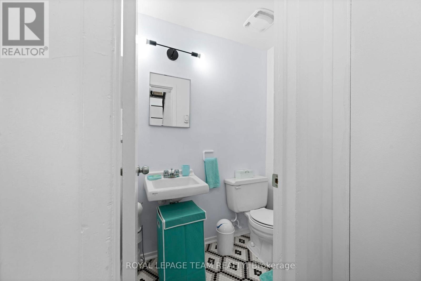 3 Bed, 2 Bath House for Sale in Ottawa – 41C FORESTER CRESCENT, Ottawa – MLS# X13151758 - Image 6