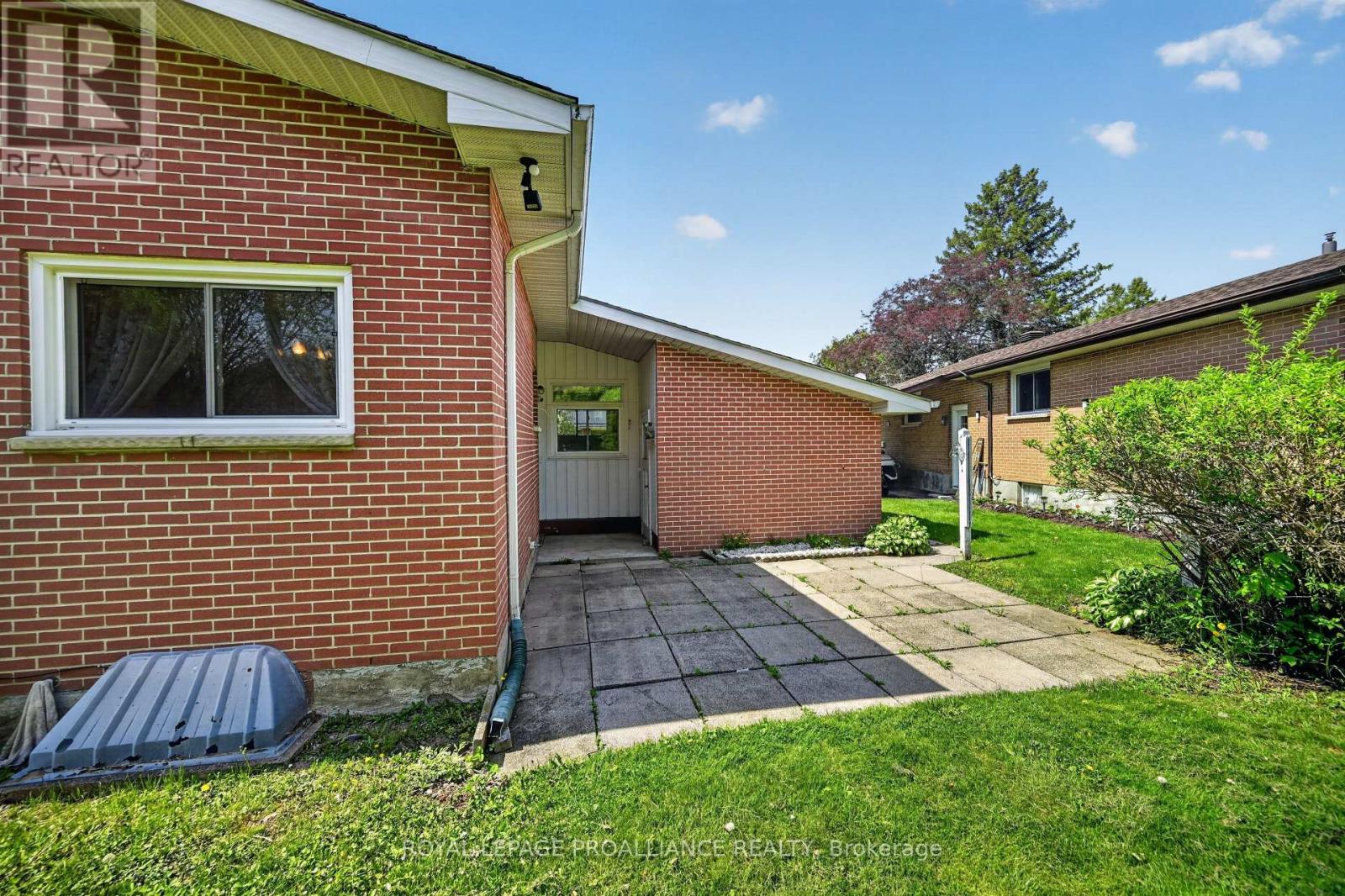 9 WINTERS COURT - 33