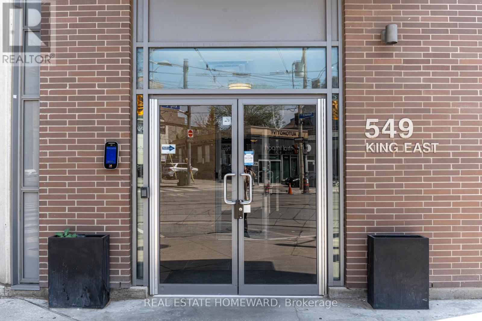 #310 549 KING STREET E - 31