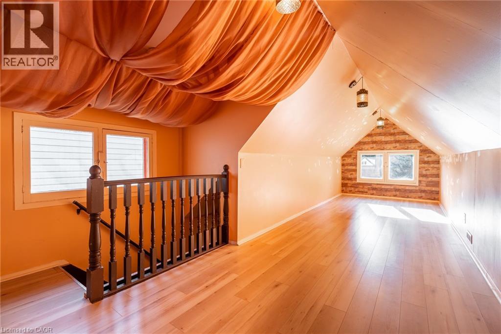 11 LORNE Avenue - 32