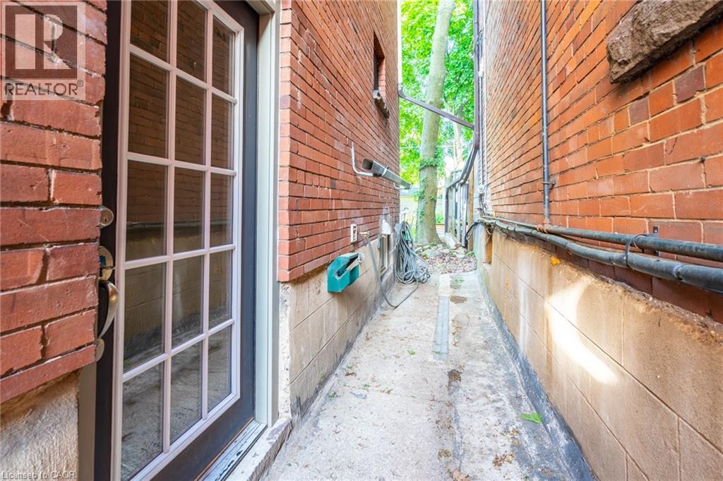 11 LORNE Avenue - 35