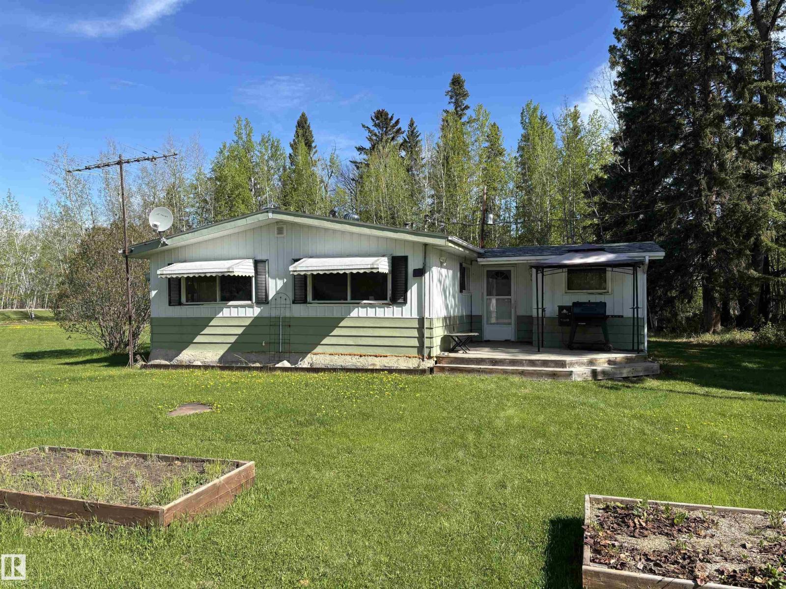 49501 Range Road 81 exterior