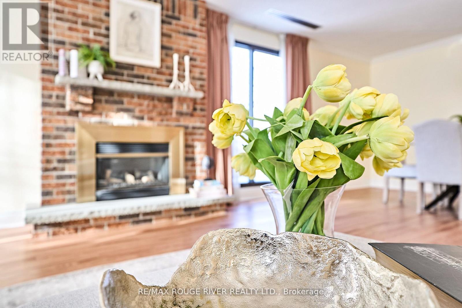 #401 337 SIMCOE STREET - 21