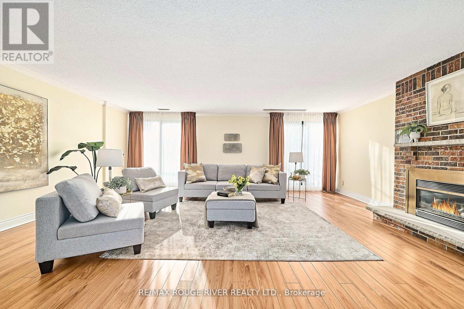 #401 337 SIMCOE STREET - 18