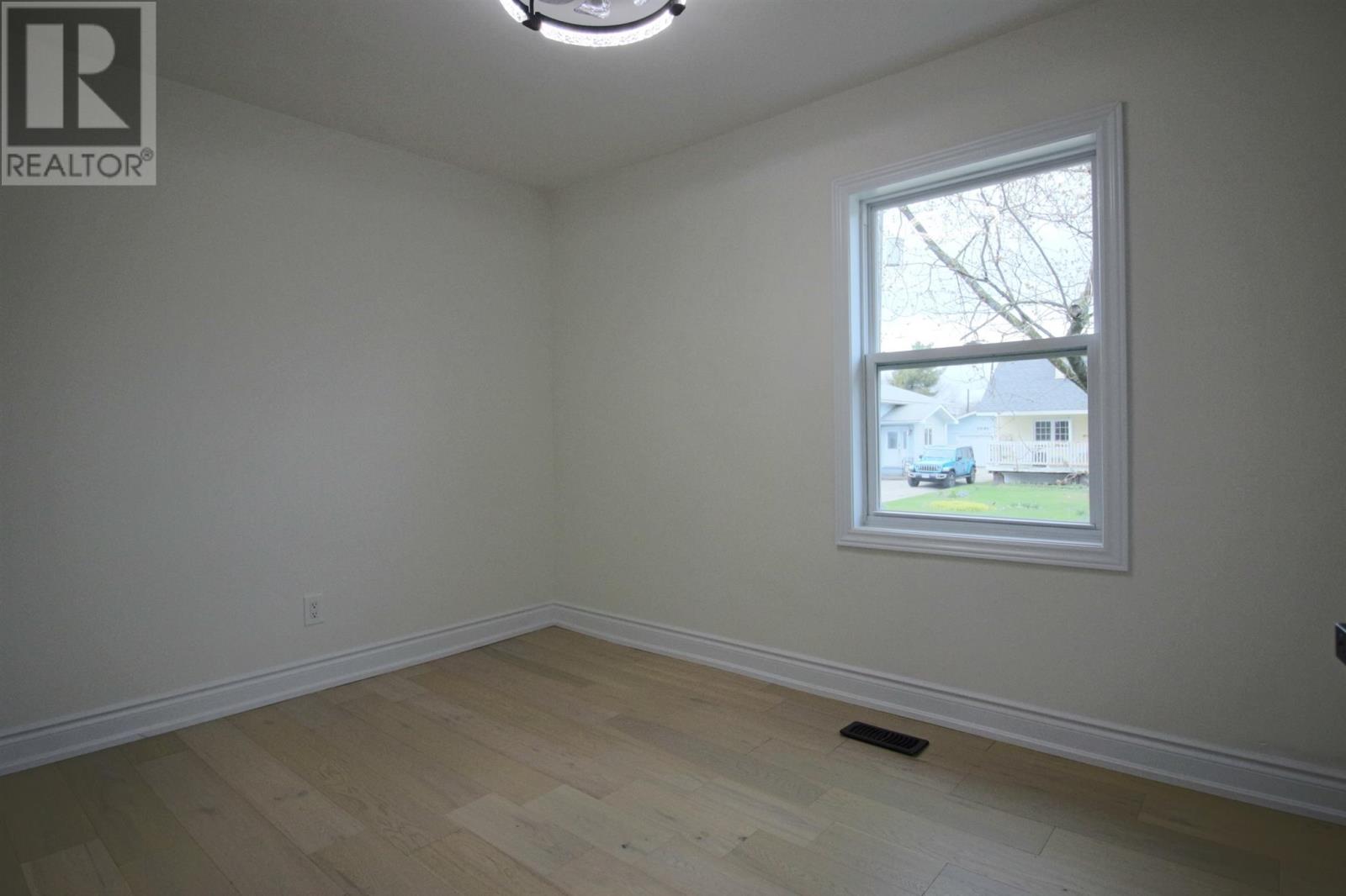 35 Walnut ST, Sault Ste. Marie, Ontario, P6B2E3 — Photo 3