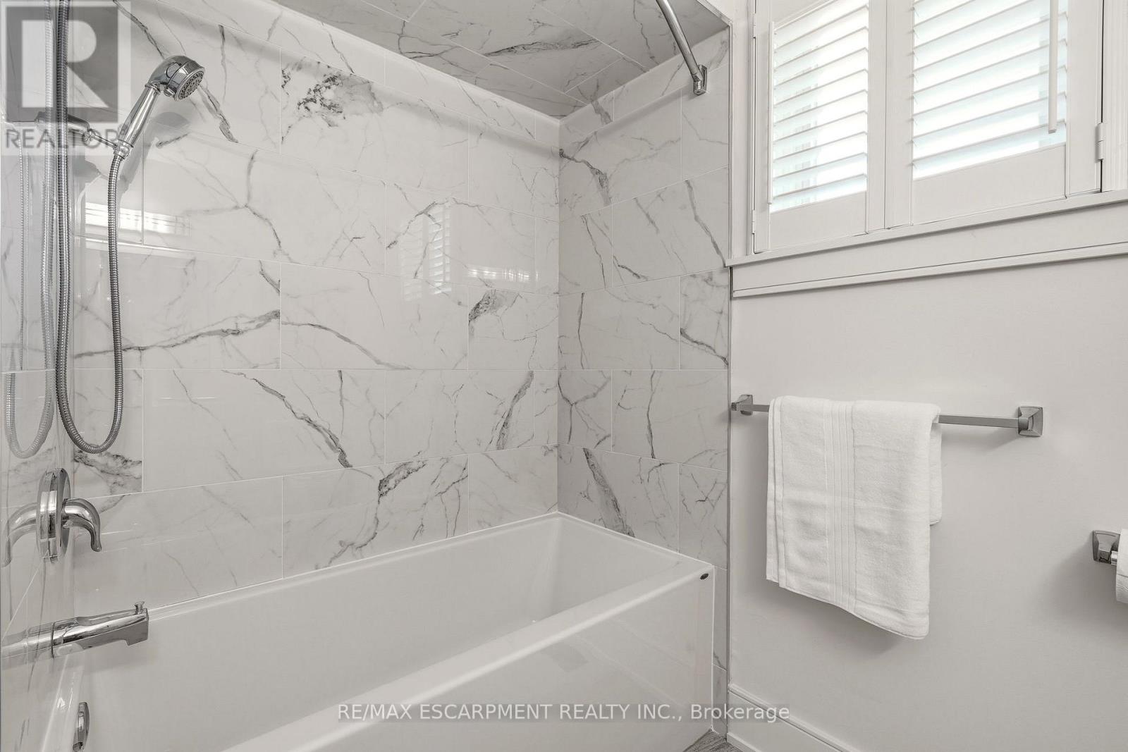 2347 TWEEDSMUIR COURT - 28